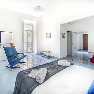 https://il-limoncello_historical-center-of-naples.hotels-amalfi.com